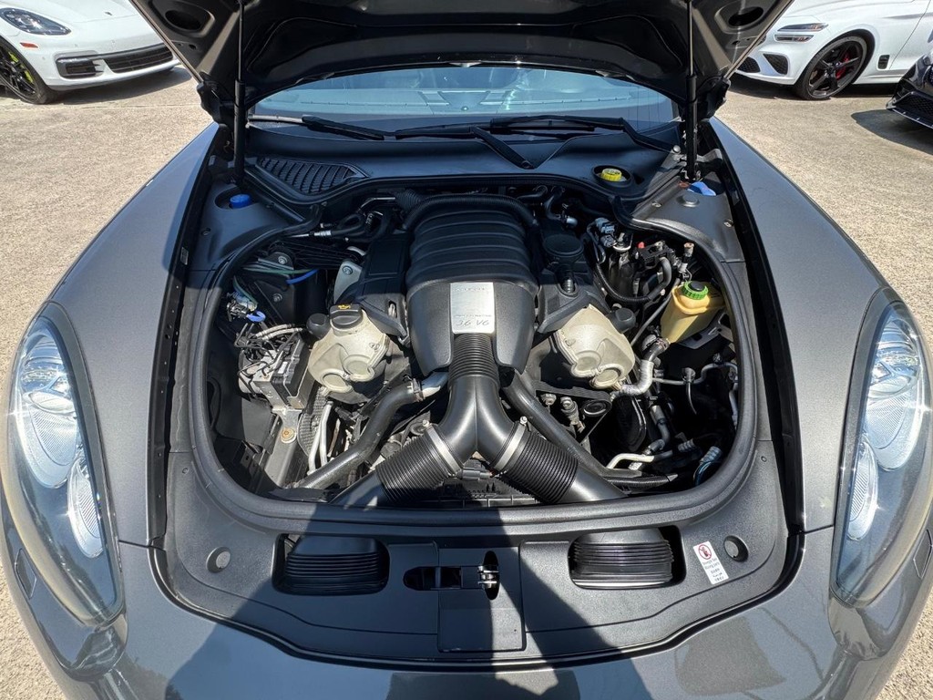 Porsche Panamera Vehicle Full-screen Gallery Image 29