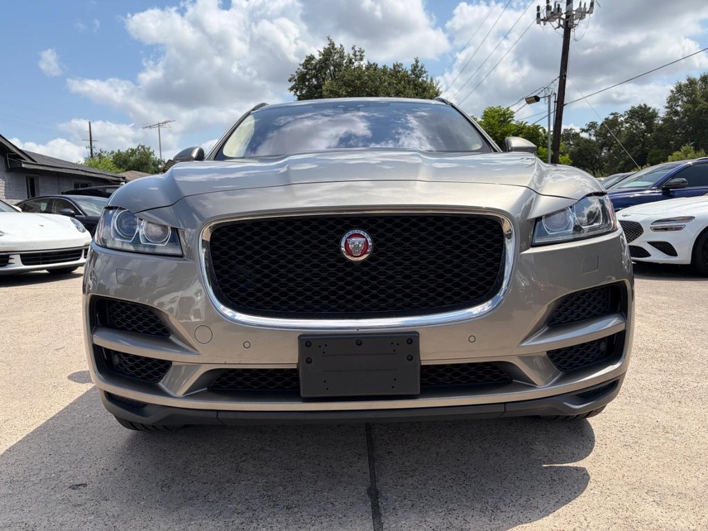 Jaguar F-Pace Vehicle Full-screen Gallery Image 02