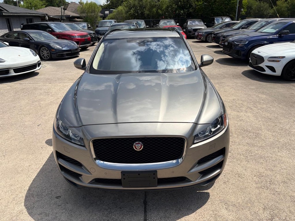 Jaguar F-Pace Vehicle Full-screen Gallery Image 03
