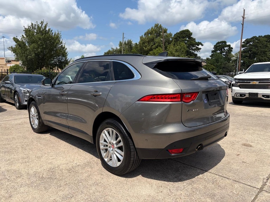 Jaguar F-Pace Vehicle Full-screen Gallery Image 08