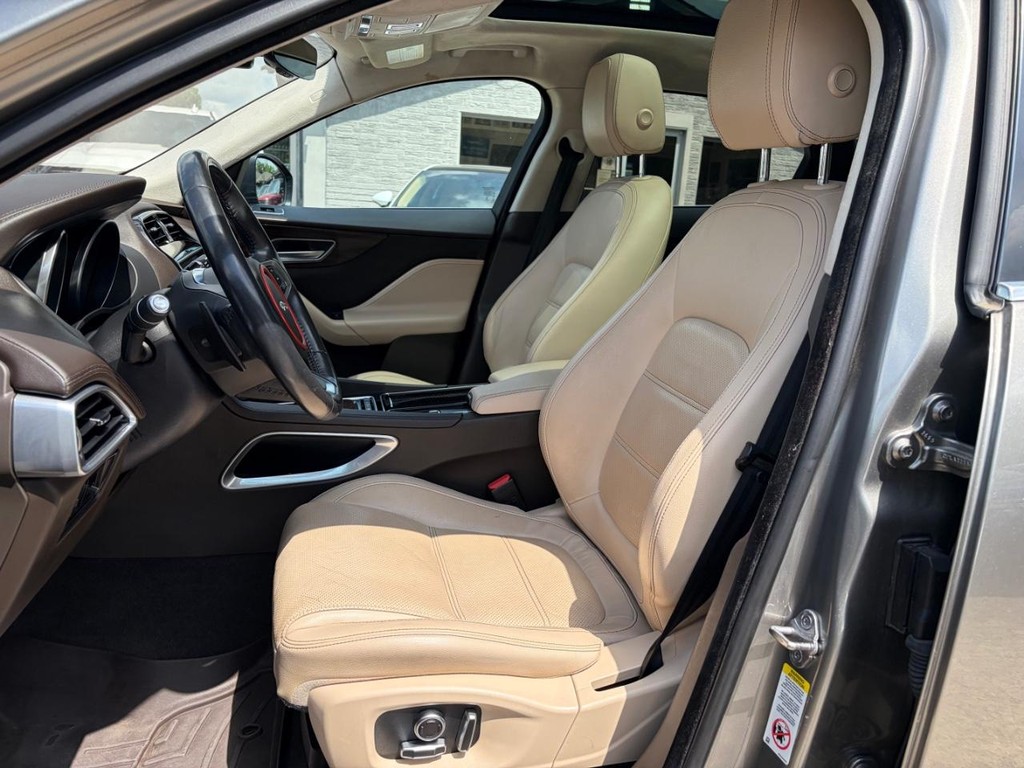 Jaguar F-Pace Vehicle Full-screen Gallery Image 11