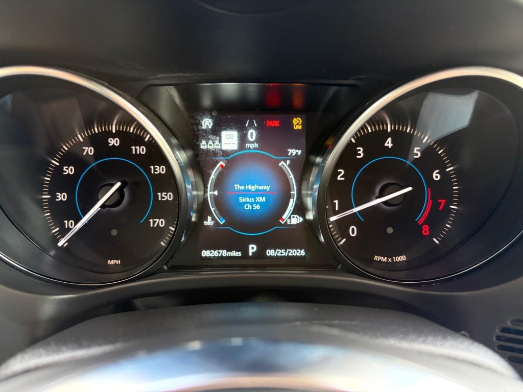Jaguar F-Pace Vehicle Full-screen Gallery Image 21