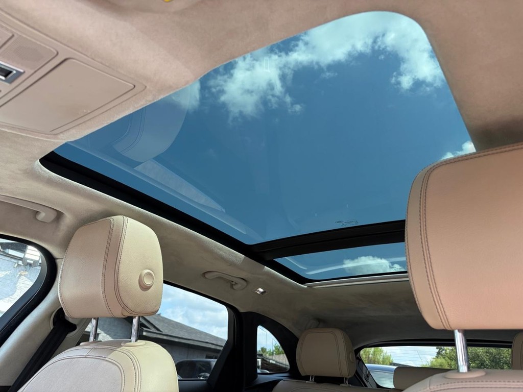 Jaguar F-Pace Vehicle Full-screen Gallery Image 28