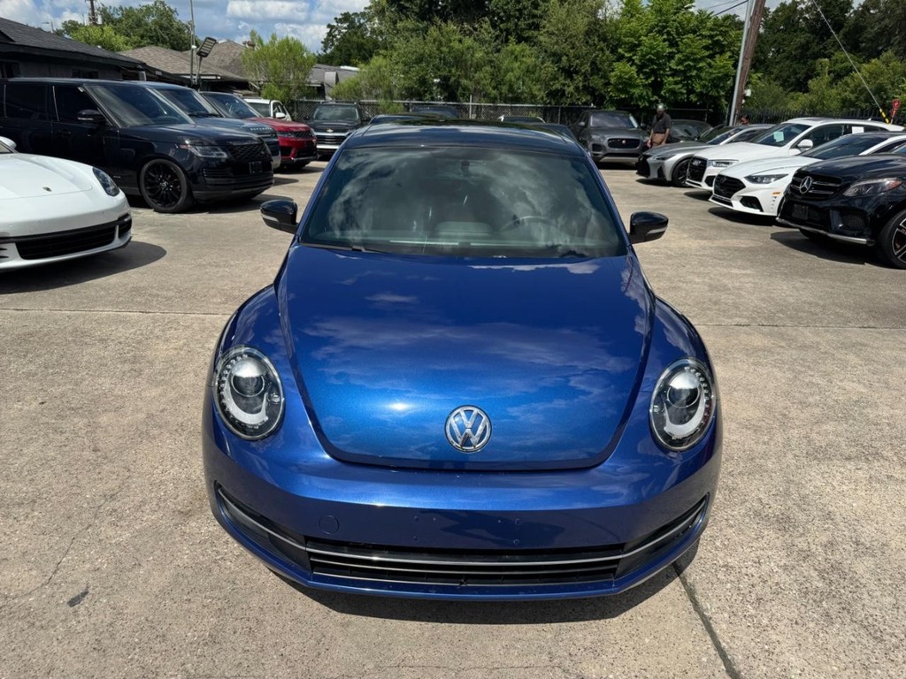 Volkswagen Beetle Coupe Vehicle Full-screen Gallery Image 03
