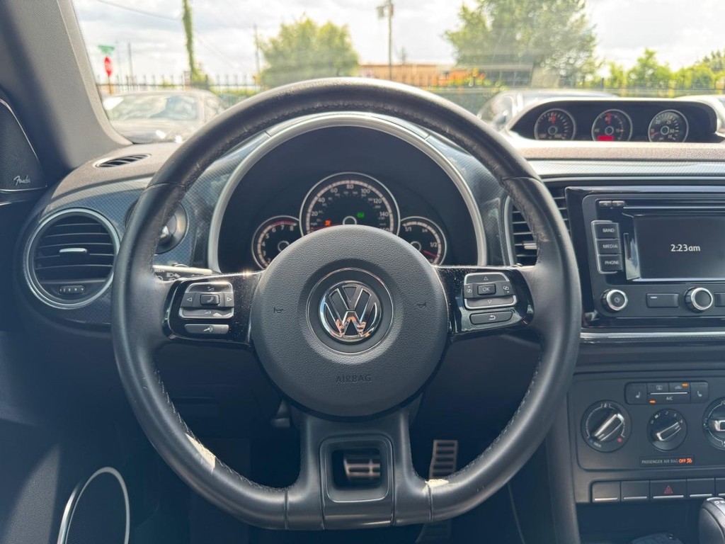 Volkswagen Beetle Coupe Vehicle Full-screen Gallery Image 13