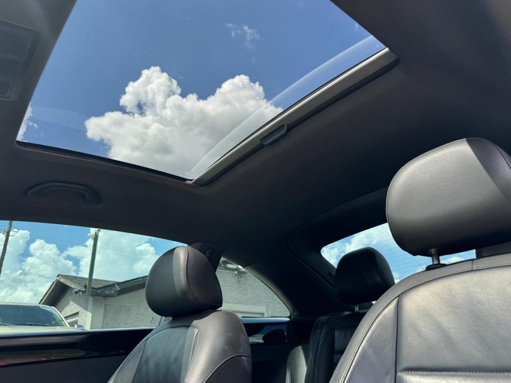 Volkswagen Beetle Coupe Vehicle Full-screen Gallery Image 18