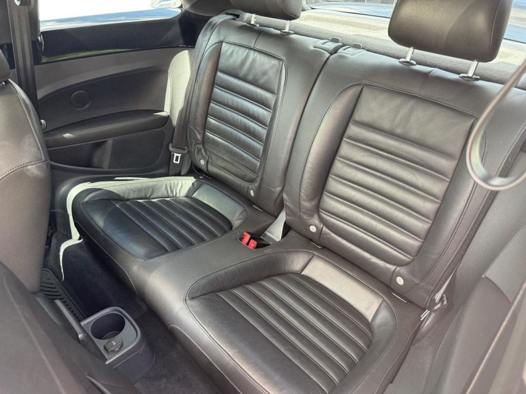 Volkswagen Beetle Coupe Vehicle Full-screen Gallery Image 19