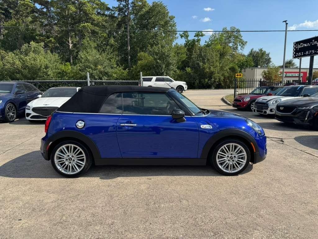 MINI Convertible Vehicle Full-screen Gallery Image 05