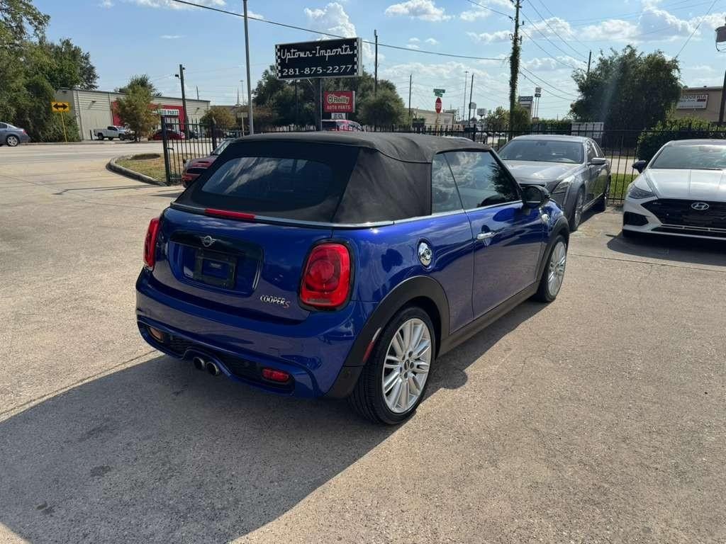 MINI Convertible Vehicle Full-screen Gallery Image 06