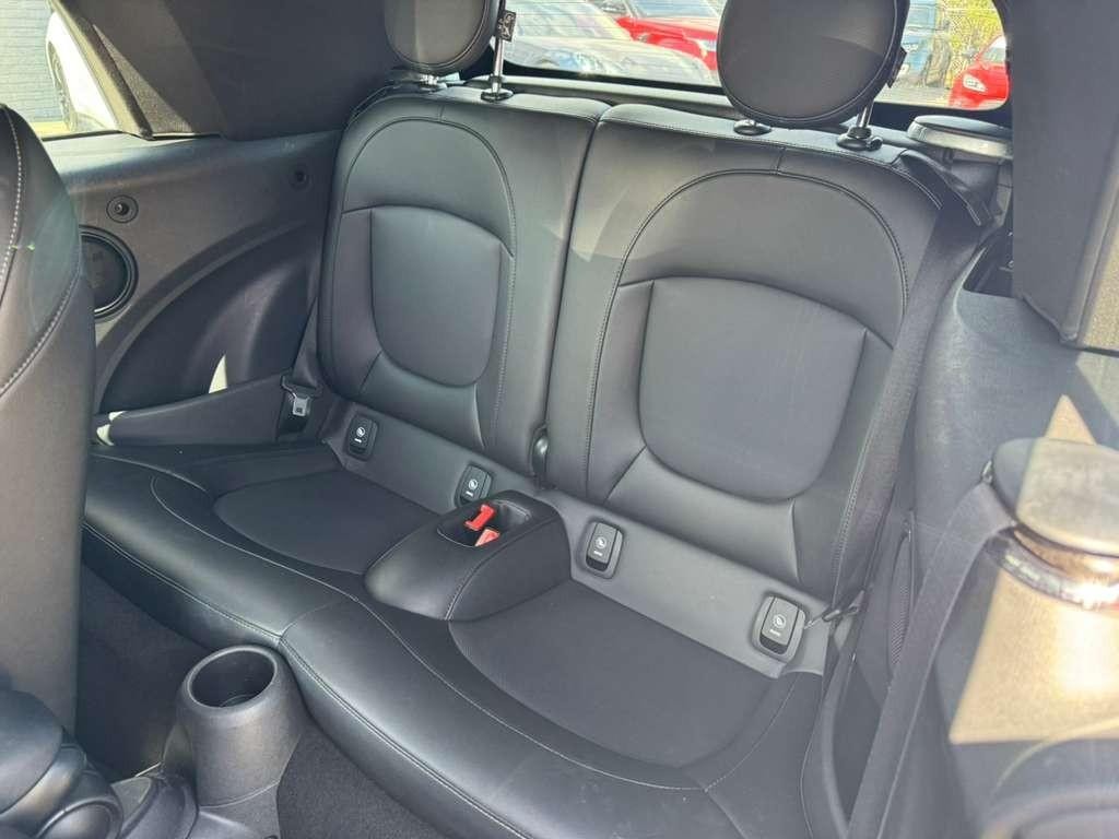 MINI Convertible Vehicle Full-screen Gallery Image 17