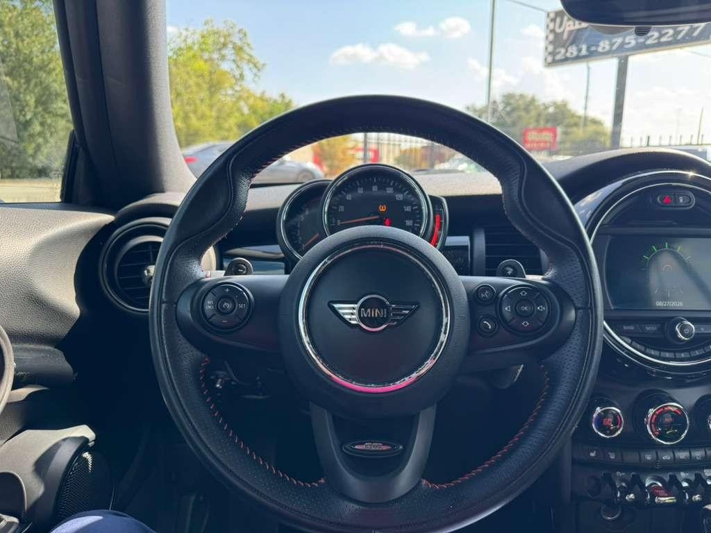 MINI Convertible Vehicle Full-screen Gallery Image 18