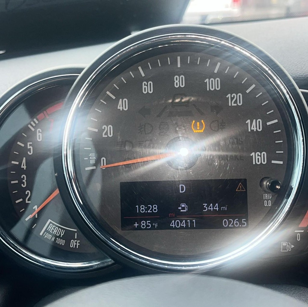 MINI Convertible Vehicle Full-screen Gallery Image 19