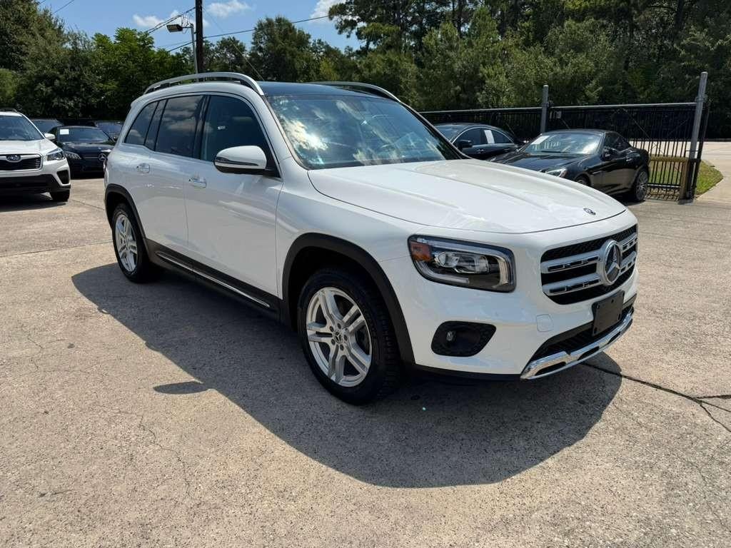 Mercedes-Benz GLB 250 Vehicle Full-screen Gallery Image 04