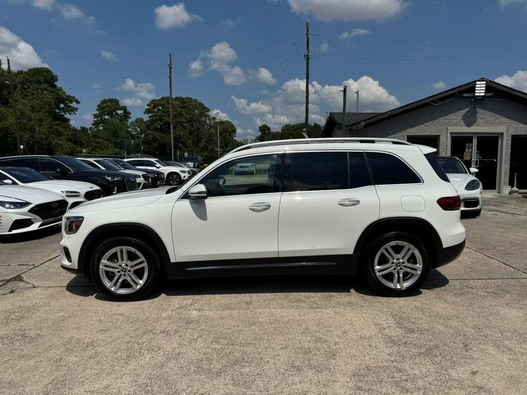 Mercedes-Benz GLB 250 Vehicle Full-screen Gallery Image 09