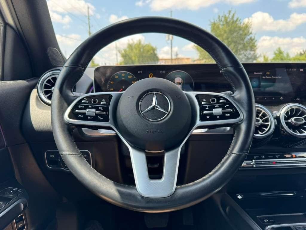 Mercedes-Benz GLB 250 Vehicle Full-screen Gallery Image 20