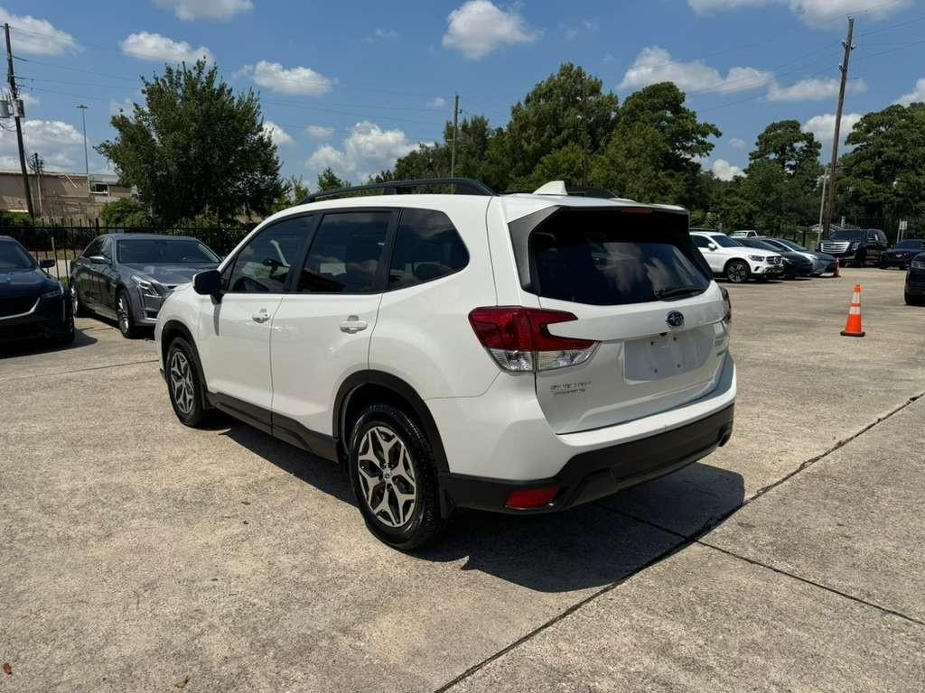 Subaru Forester Vehicle Full-screen Gallery Image 08