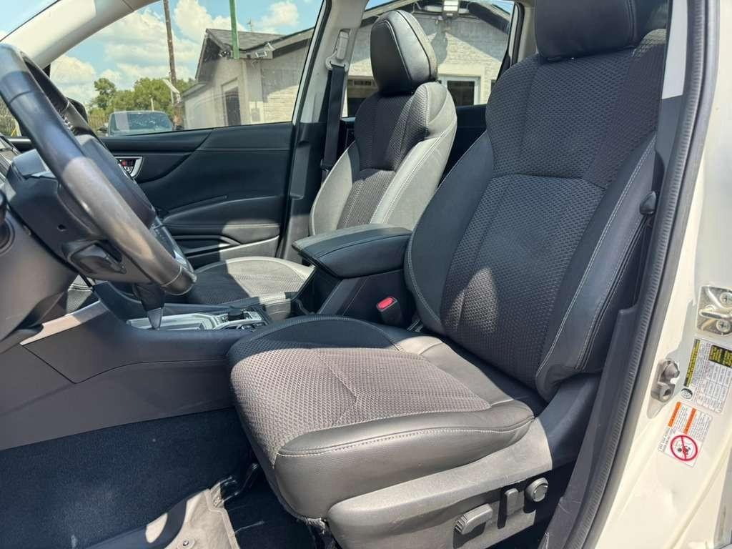 Subaru Forester Vehicle Full-screen Gallery Image 11