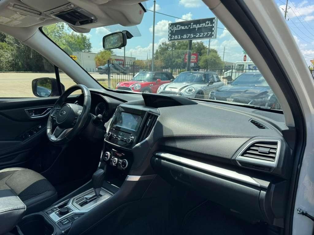 Subaru Forester Vehicle Full-screen Gallery Image 13