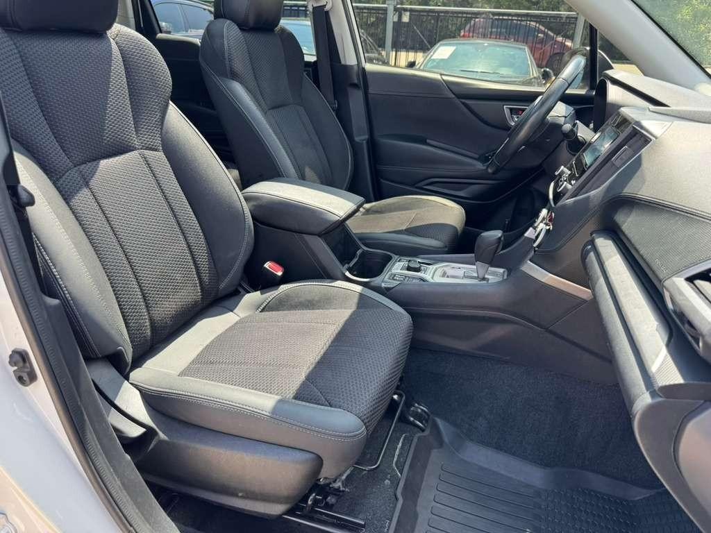 Subaru Forester Vehicle Full-screen Gallery Image 14