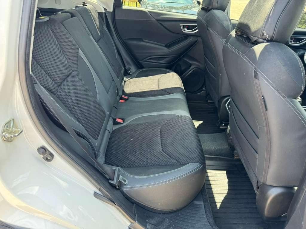 Subaru Forester Vehicle Full-screen Gallery Image 16