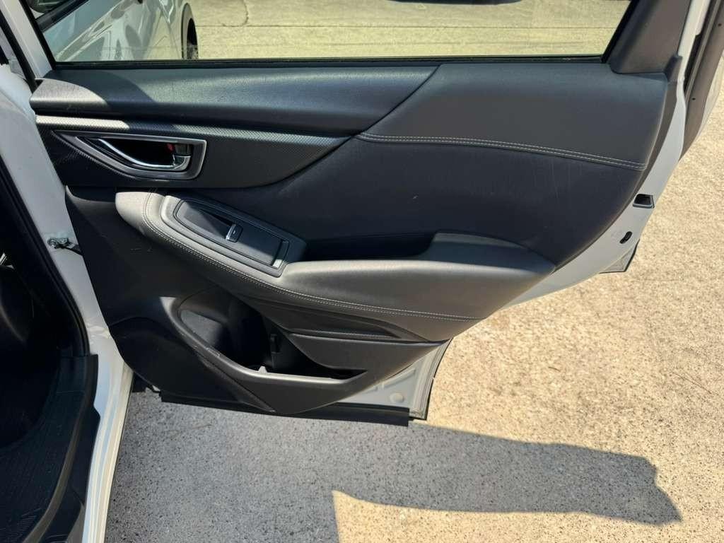 Subaru Forester Vehicle Full-screen Gallery Image 17