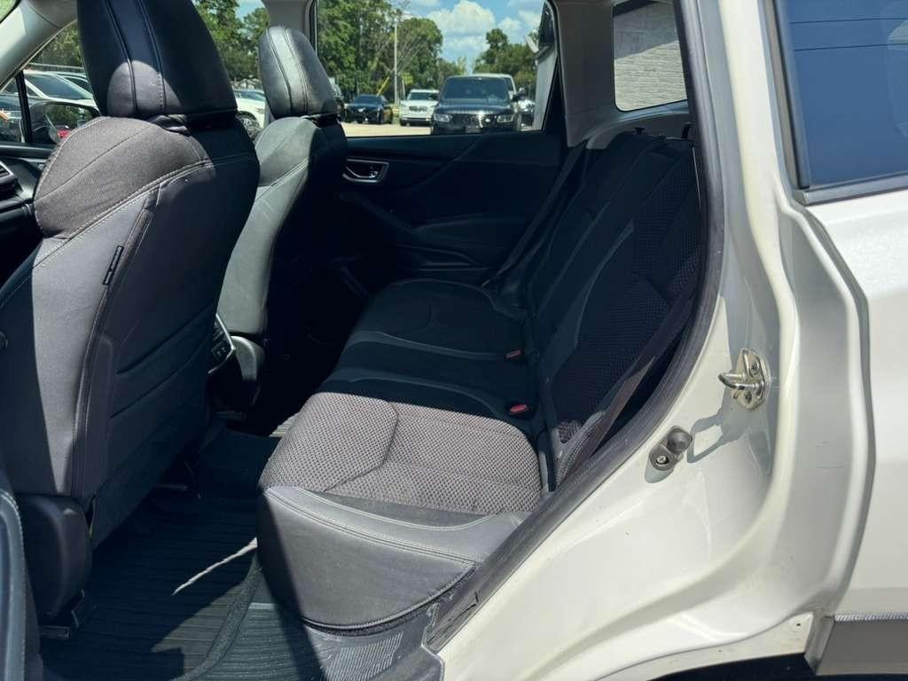 Subaru Forester Vehicle Full-screen Gallery Image 18
