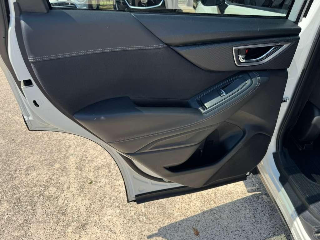 Subaru Forester Vehicle Full-screen Gallery Image 19
