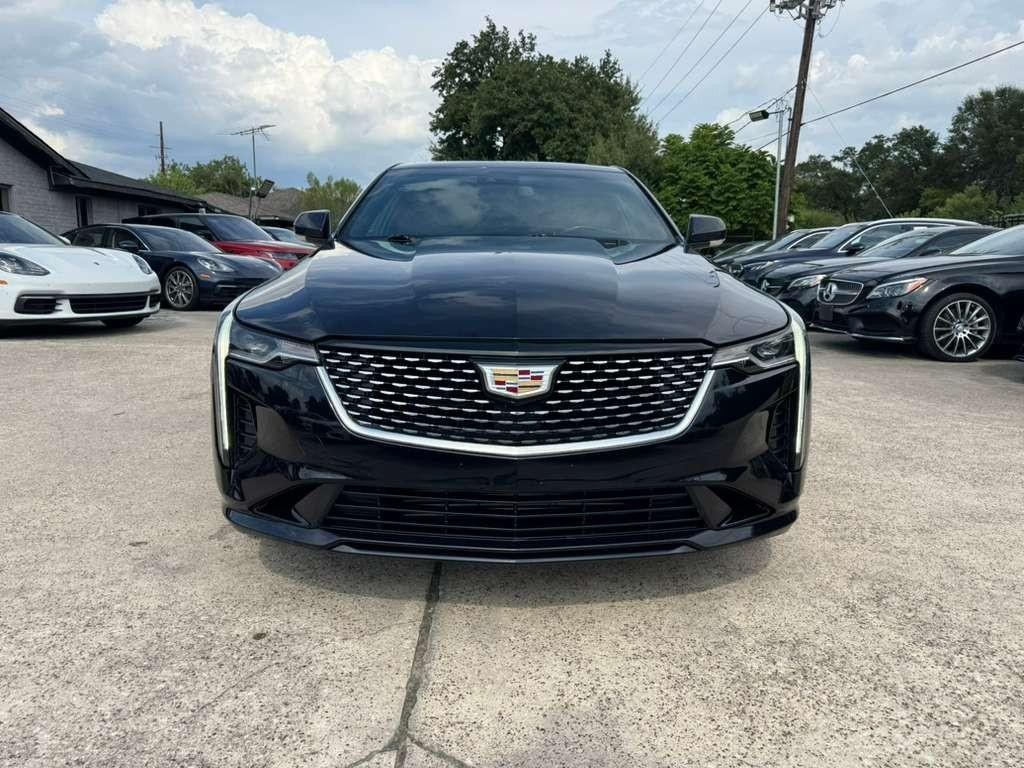 Cadillac CT4 Vehicle Full-screen Gallery Image 02