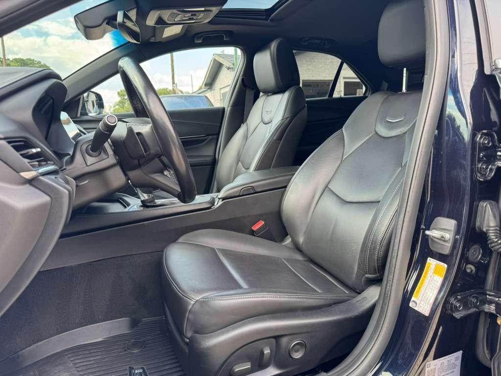 Cadillac CT4 Vehicle Full-screen Gallery Image 11