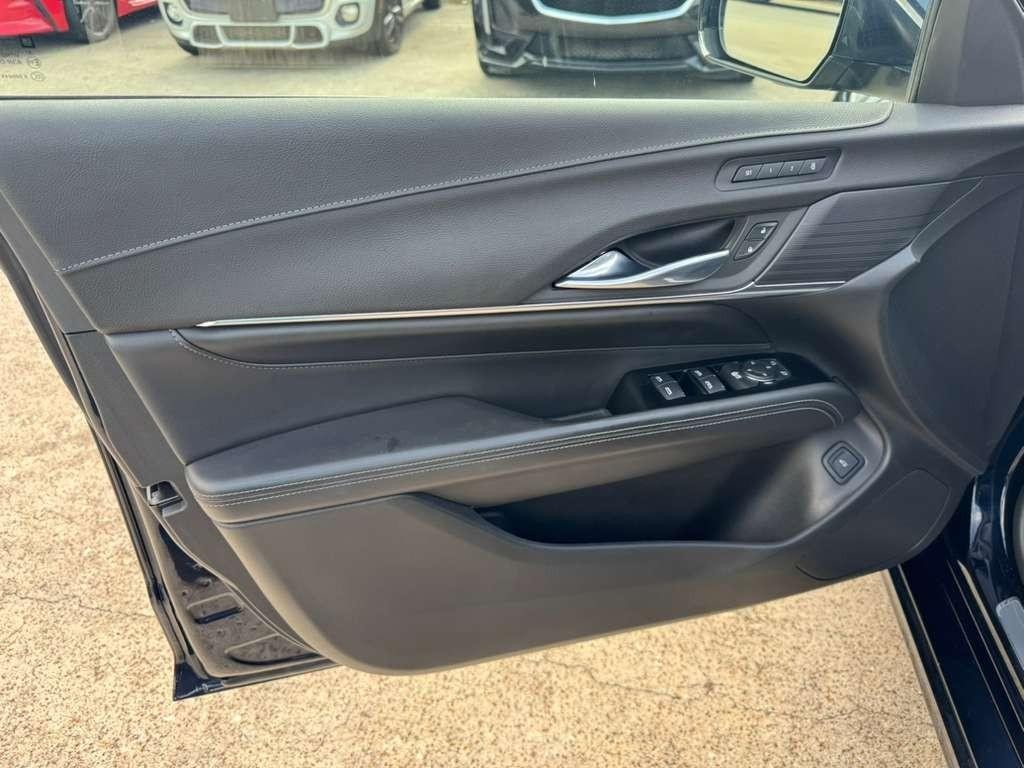 Cadillac CT4 Vehicle Full-screen Gallery Image 12