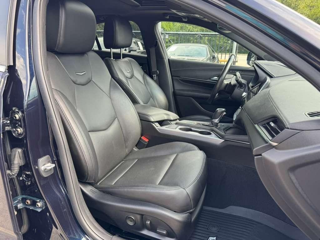 Cadillac CT4 Vehicle Full-screen Gallery Image 14