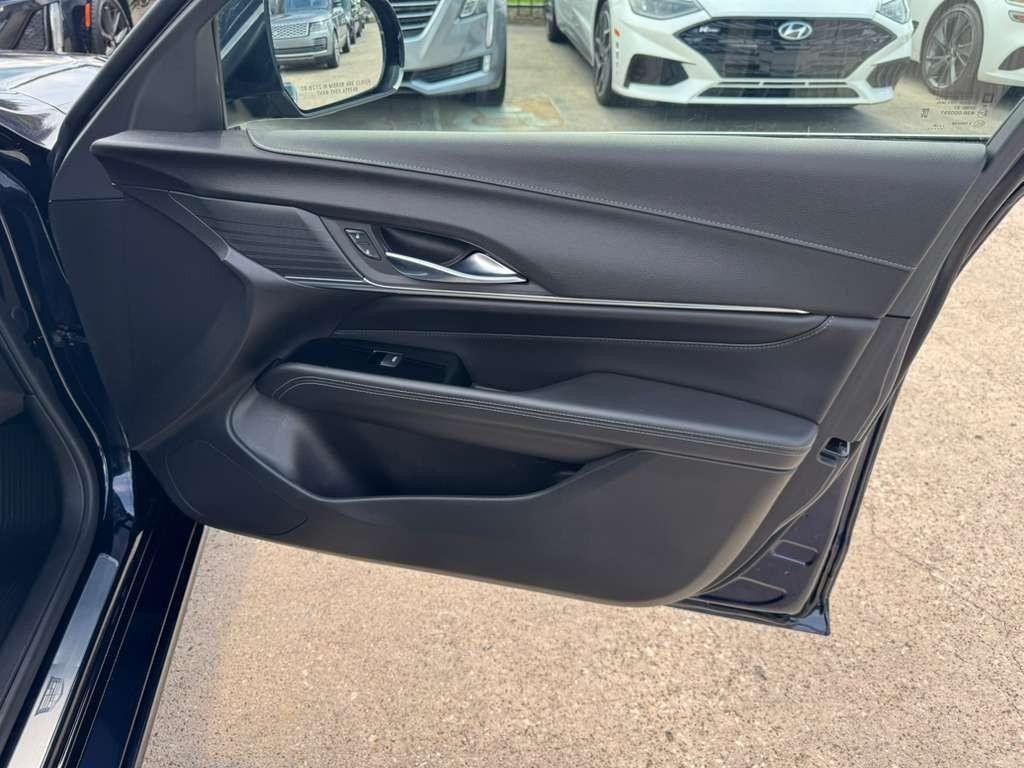 Cadillac CT4 Vehicle Full-screen Gallery Image 15
