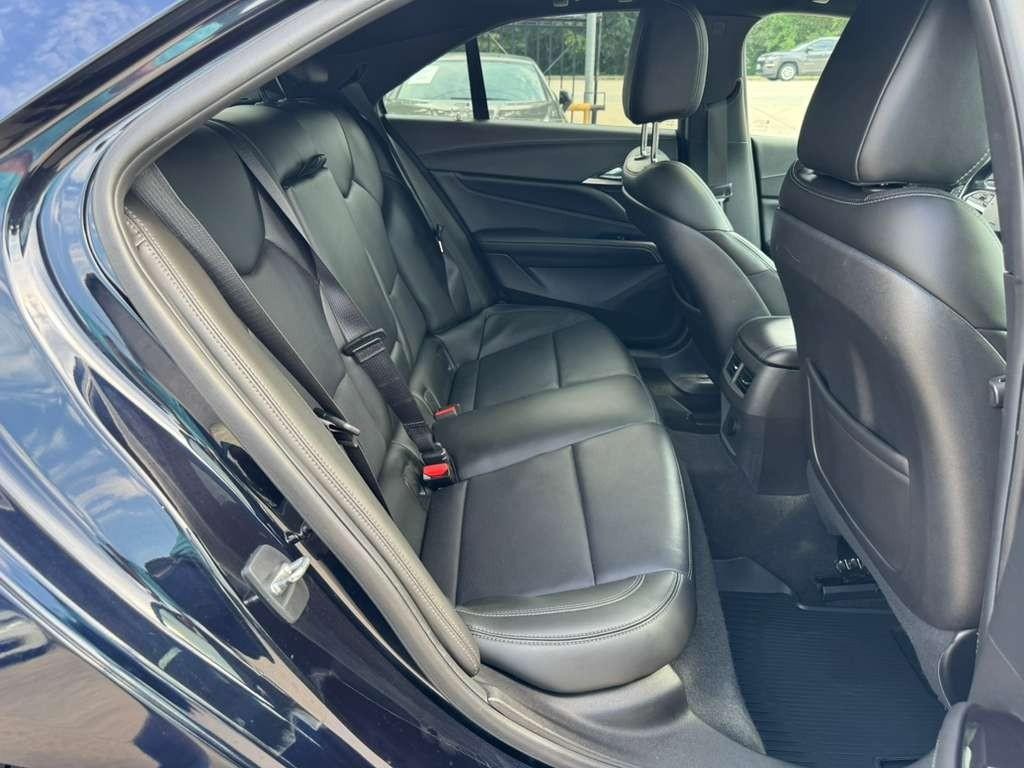 Cadillac CT4 Vehicle Full-screen Gallery Image 16