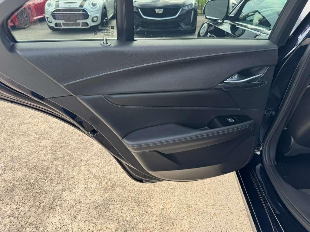 Cadillac CT4 Vehicle Full-screen Gallery Image 19