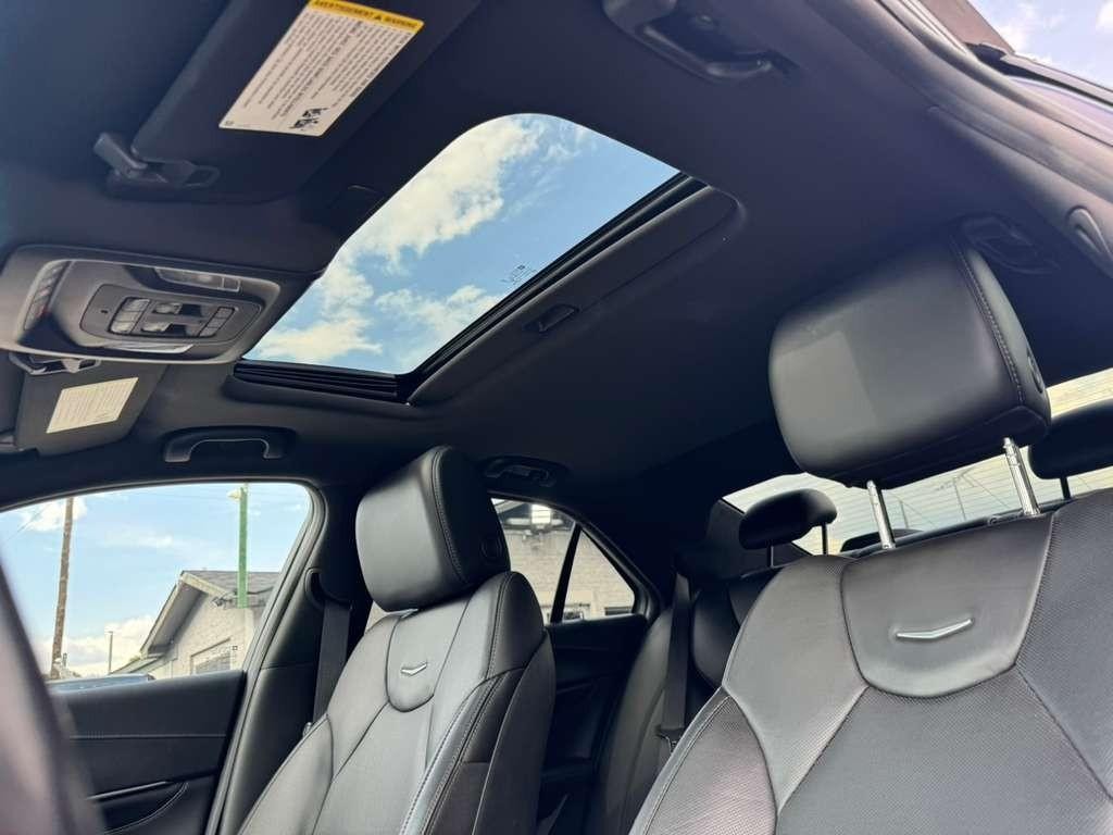Cadillac CT4 Vehicle Full-screen Gallery Image 26