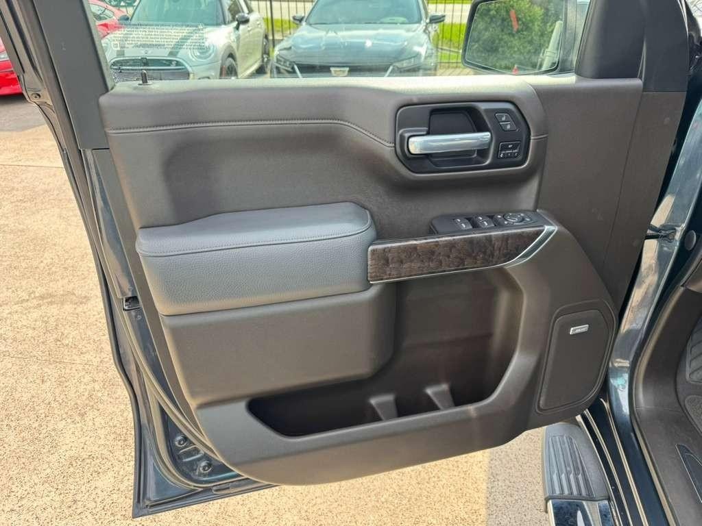 GMC Sierra 1500 Vehicle Full-screen Gallery Image 13