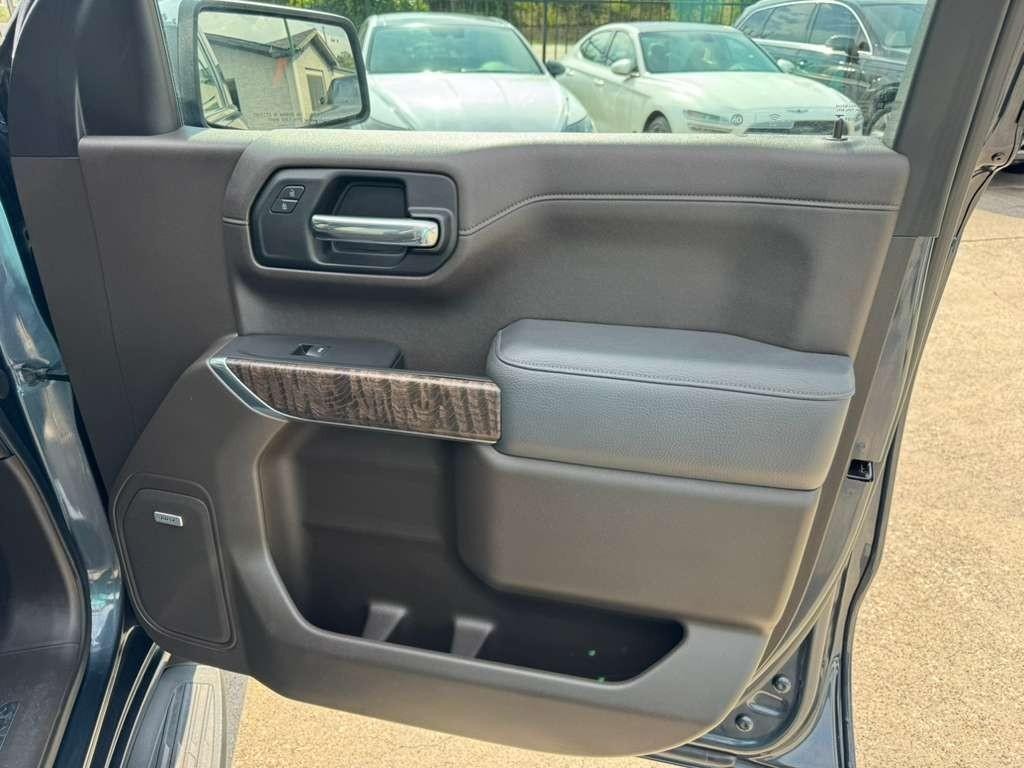 GMC Sierra 1500 Vehicle Full-screen Gallery Image 16
