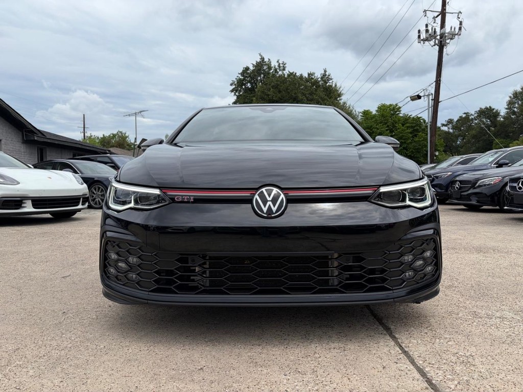Volkswagen Golf GTI Vehicle Full-screen Gallery Image 02