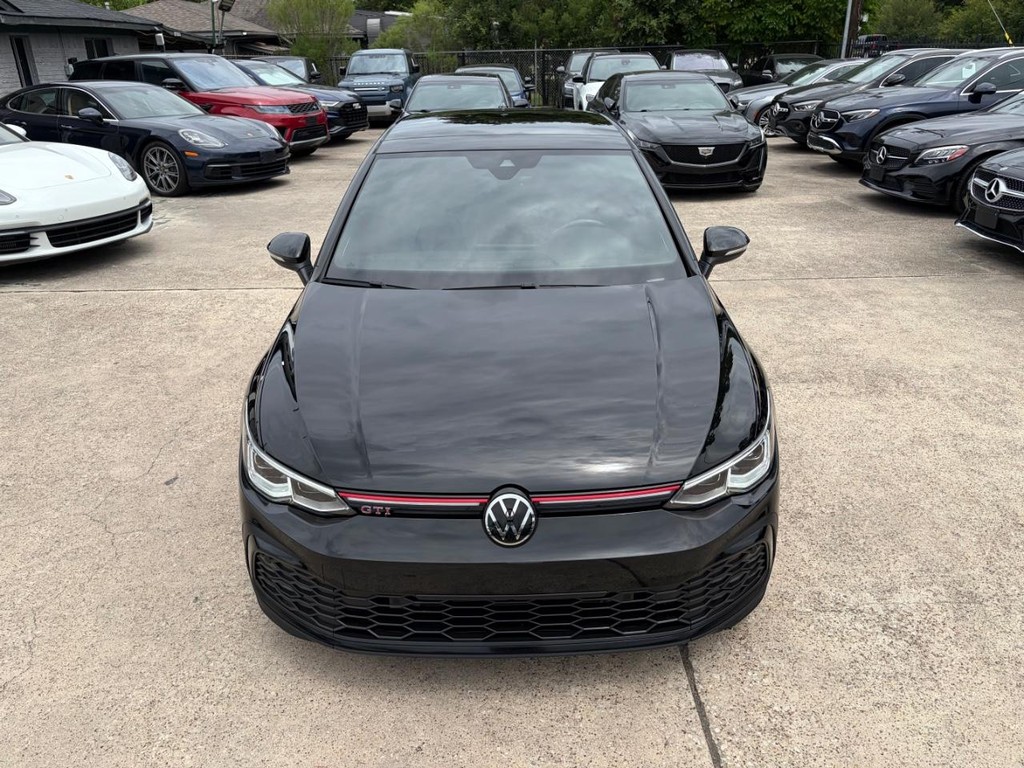 Volkswagen Golf GTI Vehicle Full-screen Gallery Image 03