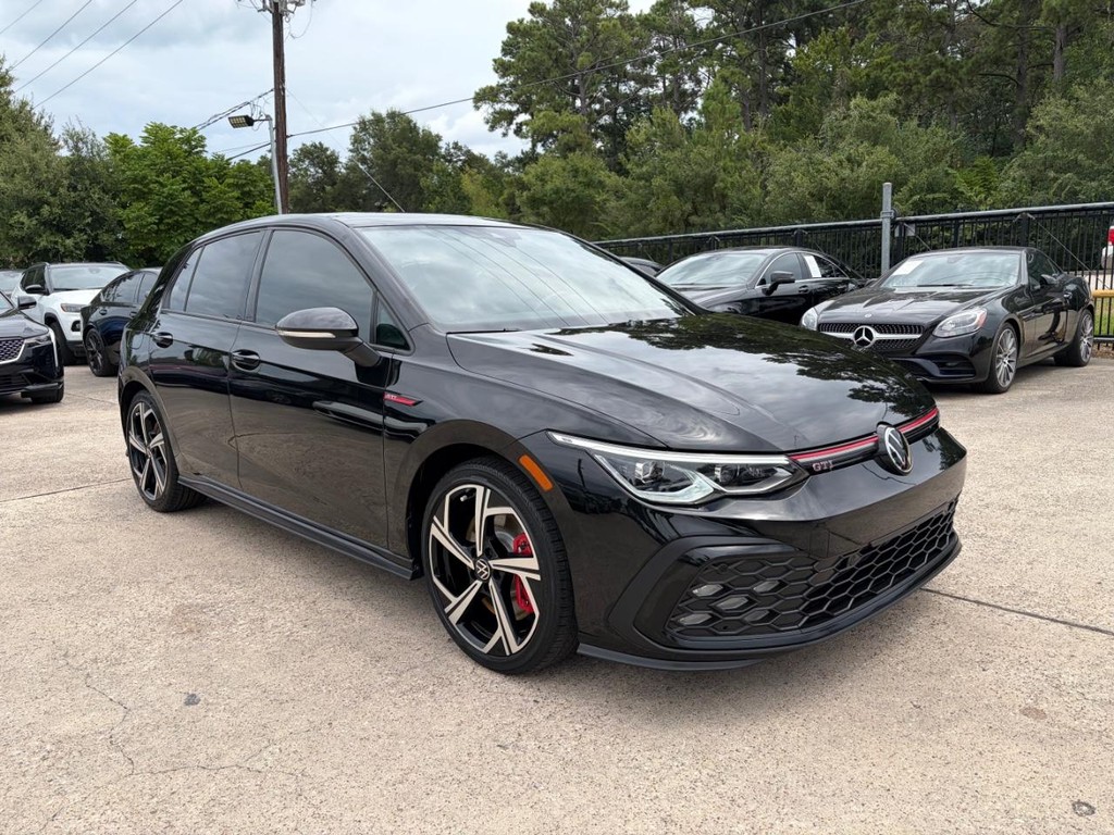 Volkswagen Golf GTI Vehicle Full-screen Gallery Image 04