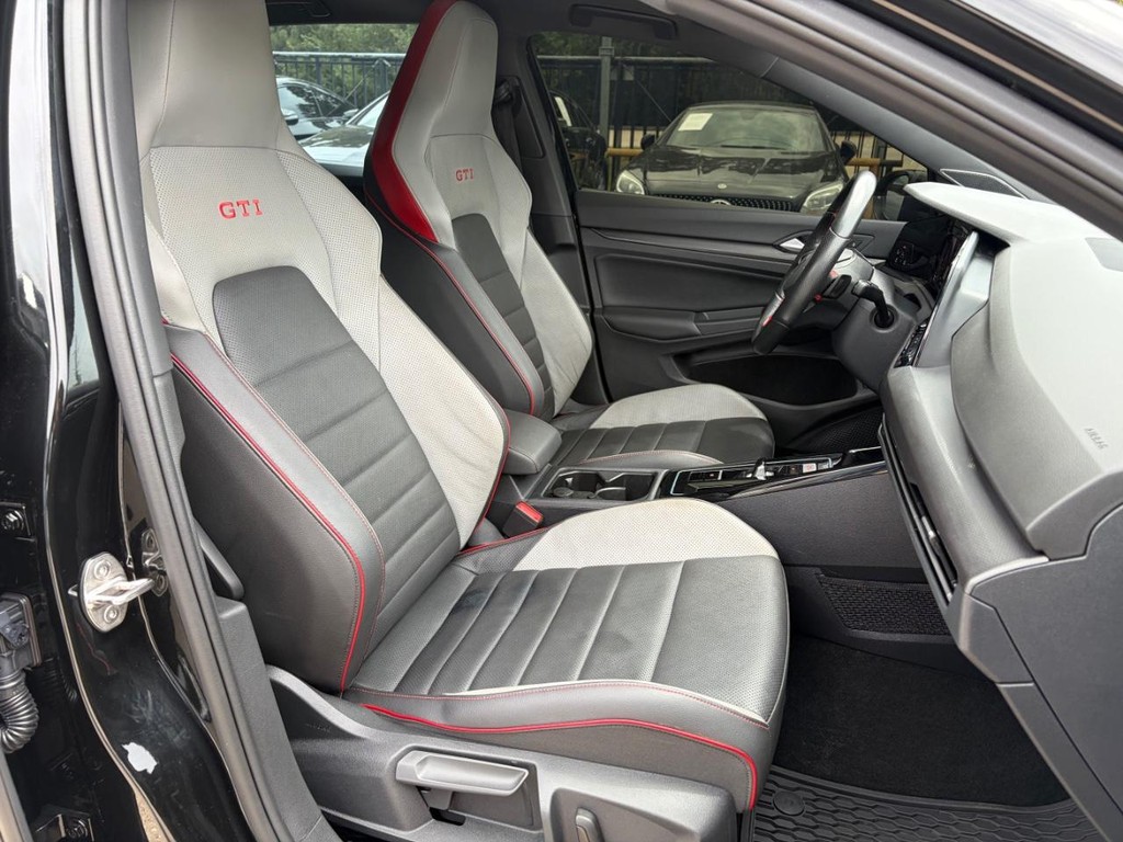 Volkswagen Golf GTI Vehicle Full-screen Gallery Image 14