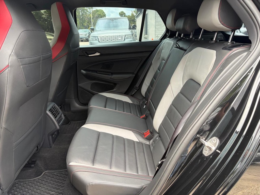 Volkswagen Golf GTI Vehicle Full-screen Gallery Image 18