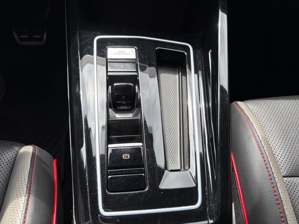 Volkswagen Golf GTI Vehicle Full-screen Gallery Image 25