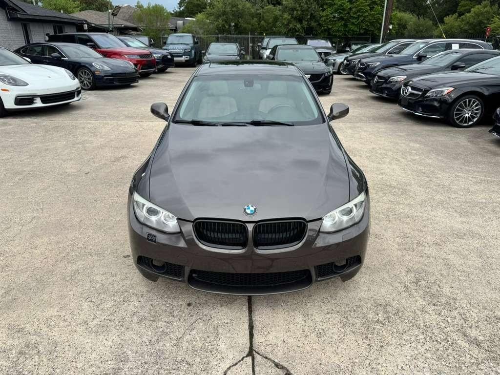 BMW 335i Vehicle Full-screen Gallery Image 03