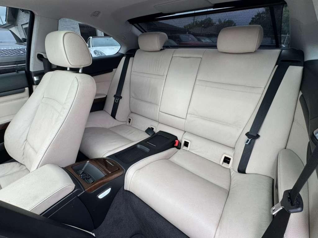 BMW 335i Vehicle Full-screen Gallery Image 17