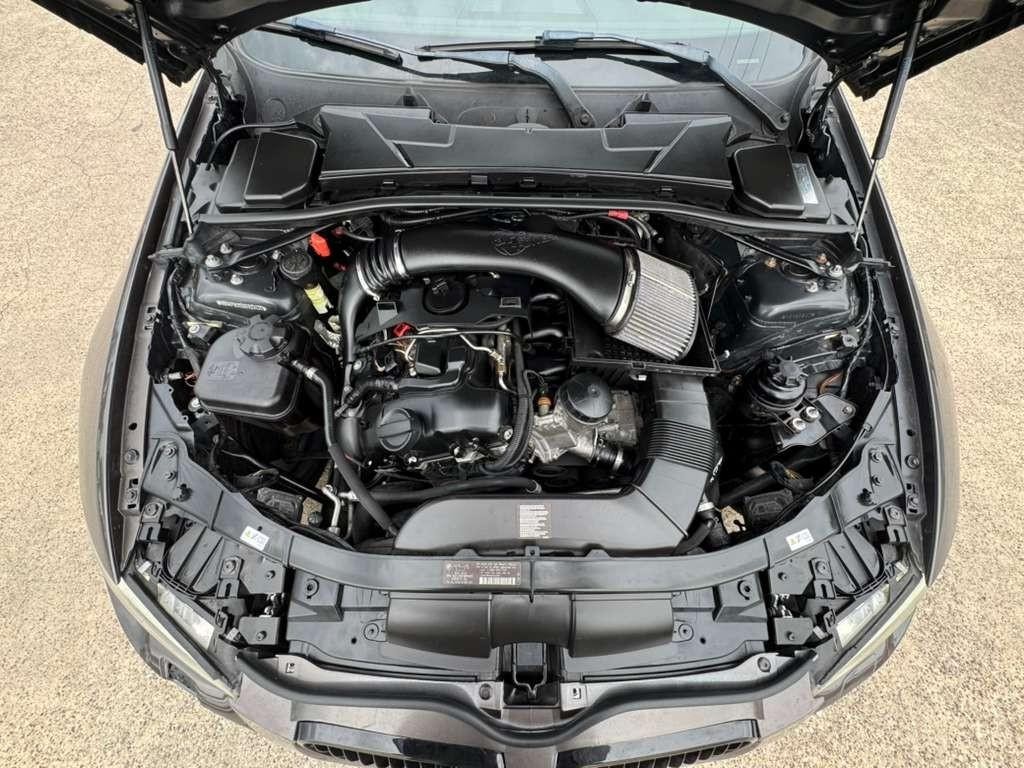 BMW 335i Vehicle Full-screen Gallery Image 25
