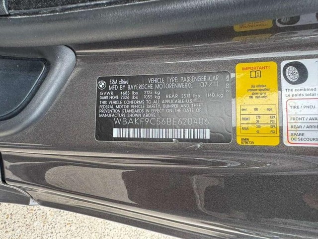 BMW 335i Vehicle Full-screen Gallery Image 26