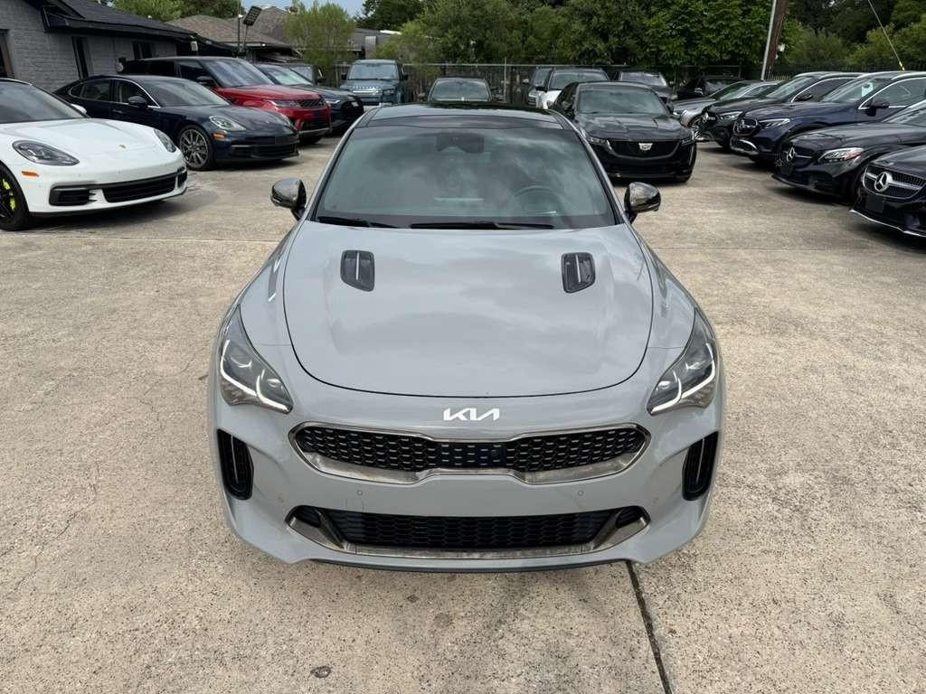 Kia Stinger Vehicle Full-screen Gallery Image 03