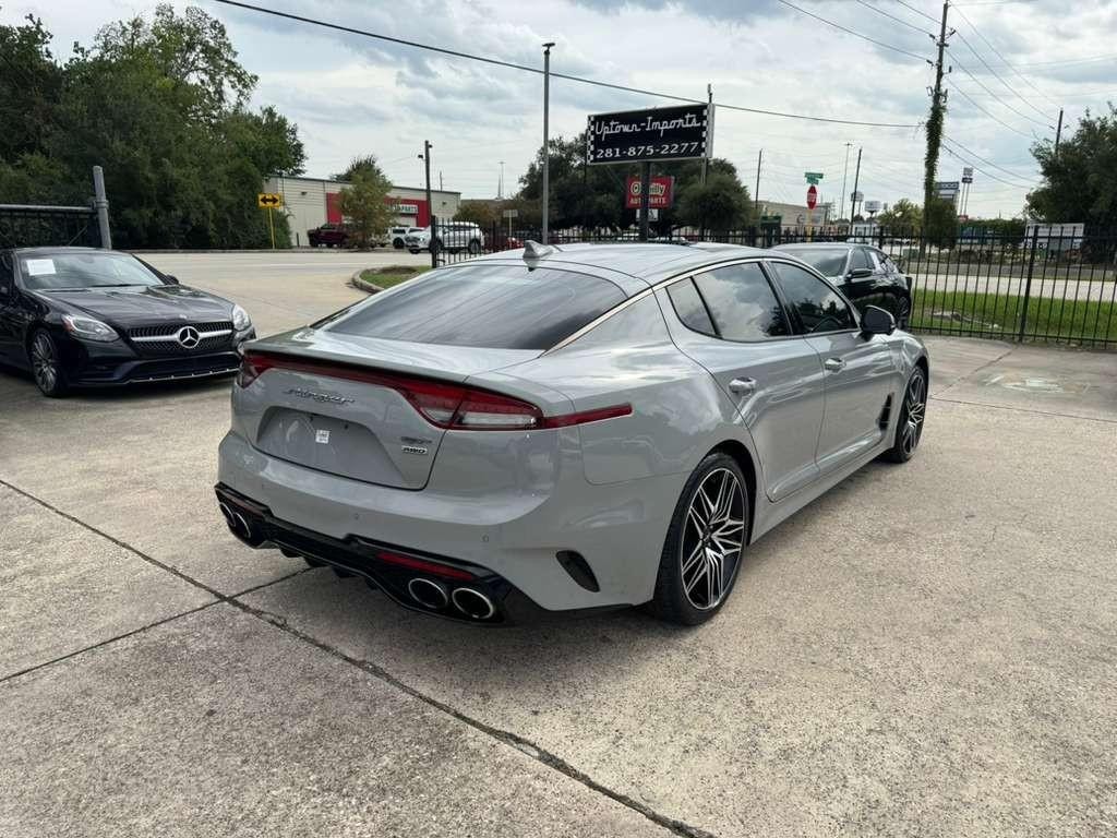 Kia Stinger Vehicle Full-screen Gallery Image 06
