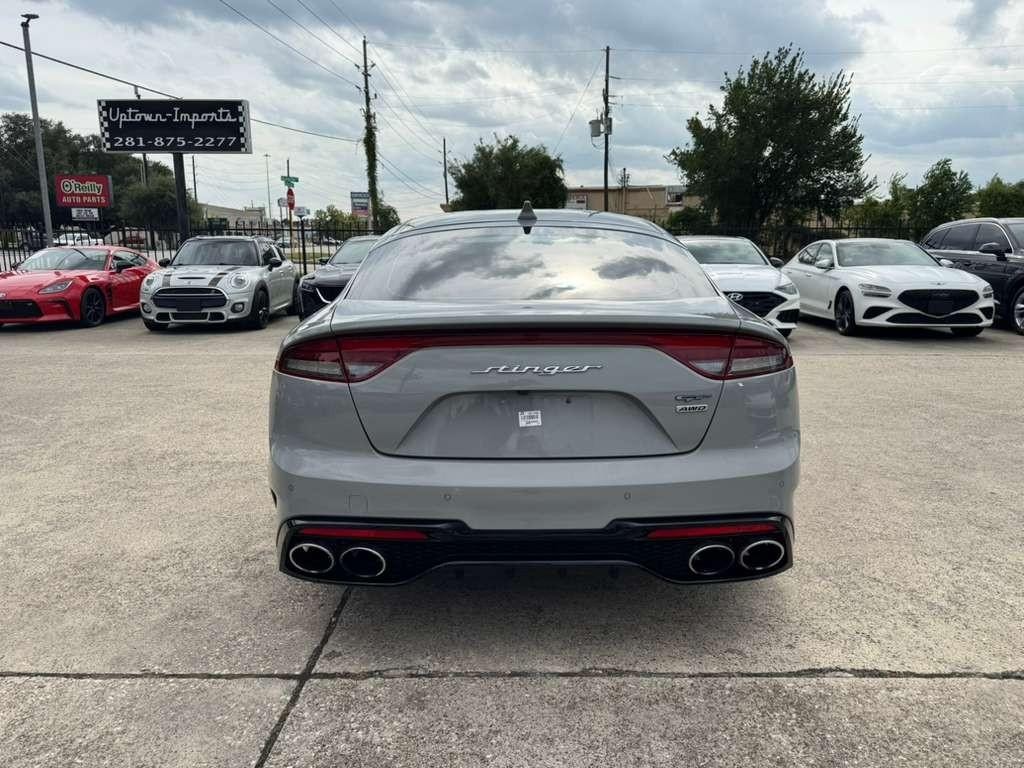 Kia Stinger Vehicle Full-screen Gallery Image 07